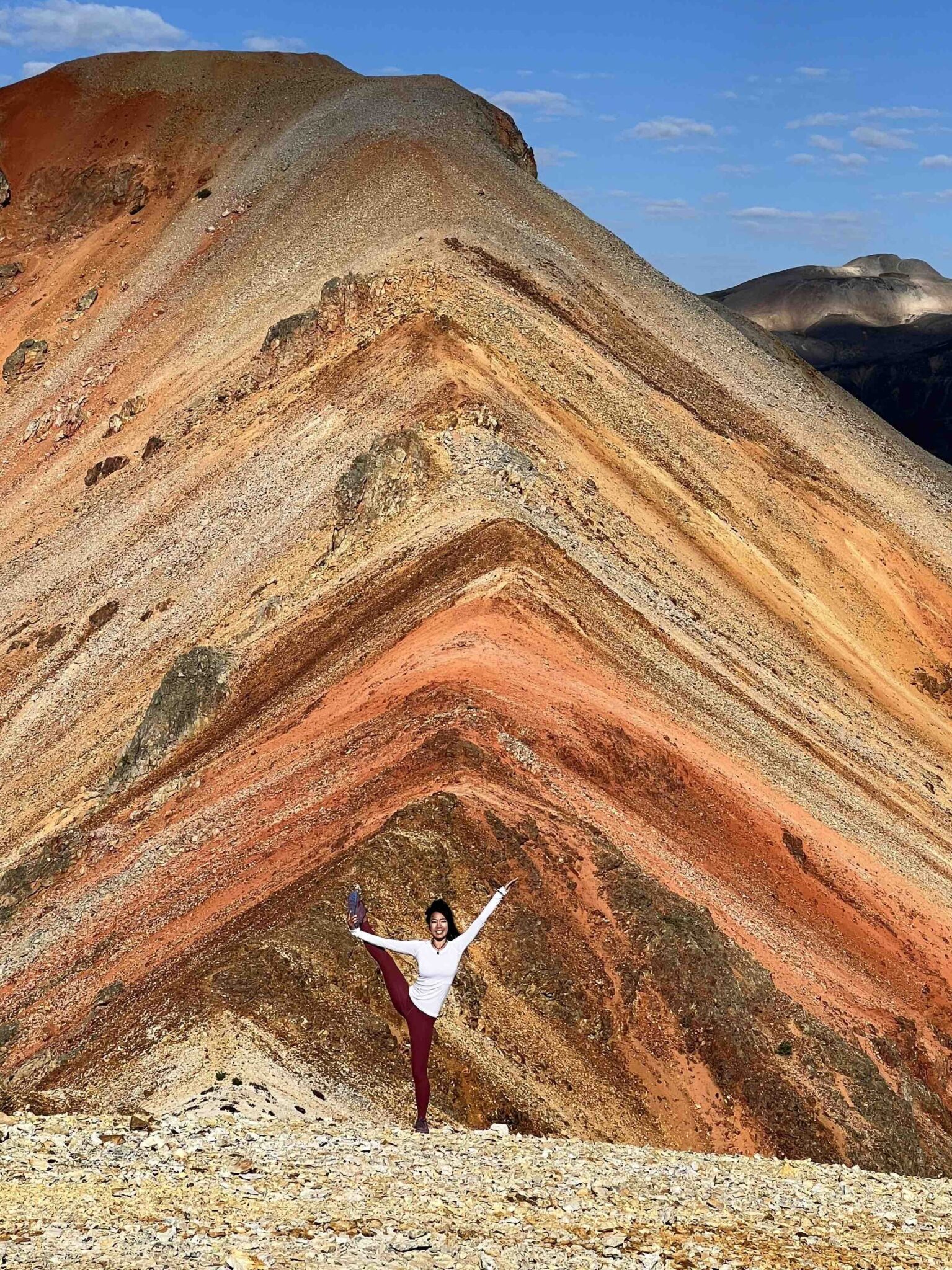 asian girl doing yoga on red mountain 3 in colorado @followtiffsjourney