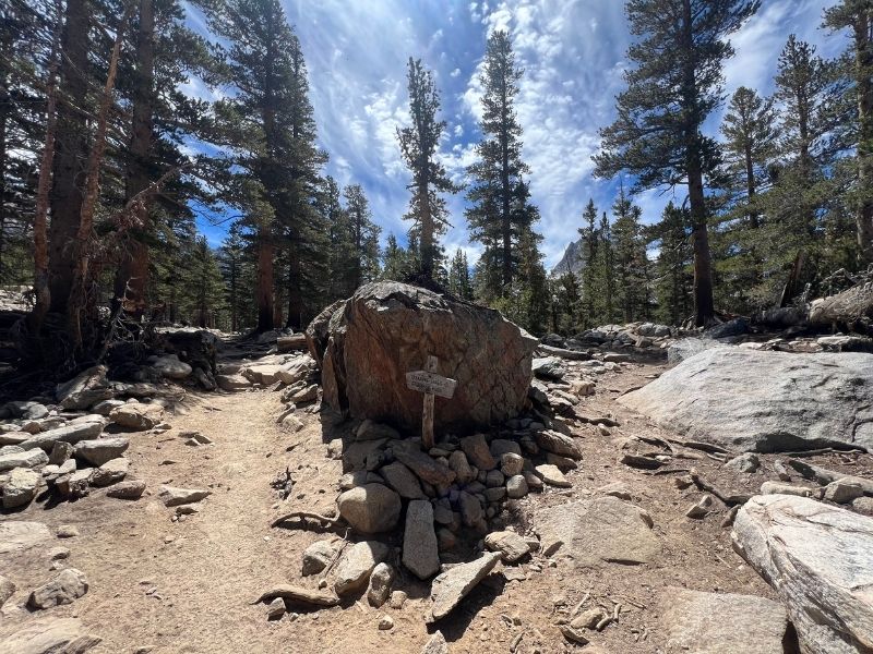 bishop pass treasure lakes trail junction