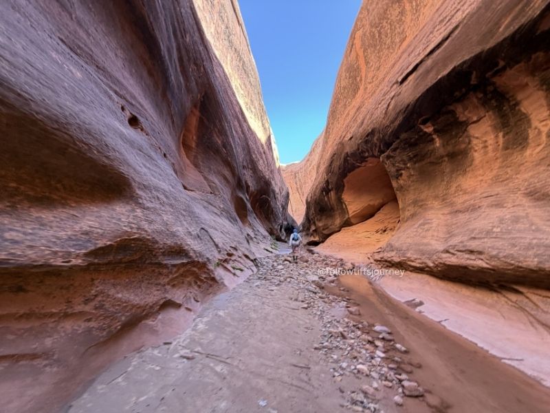 capitol reef national park hike in narrows